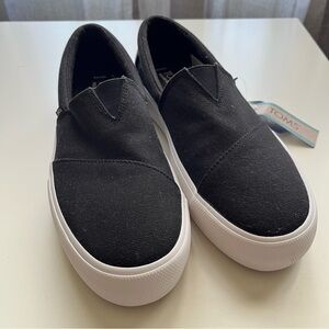 NWT Toms Black Fenix Canvas Platform Slip Ons - W9.5